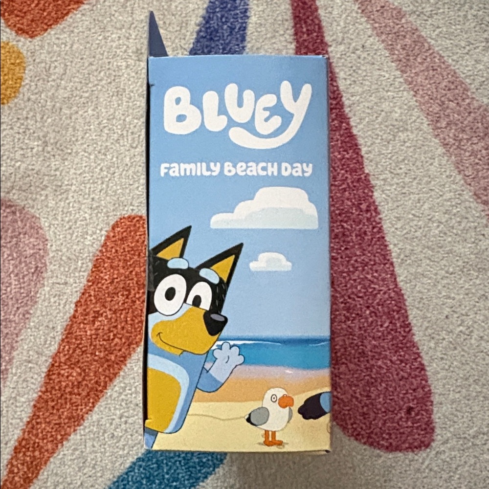 Bluey Family Beach Day 4-Pack Figures Set - Picture 3 of 5